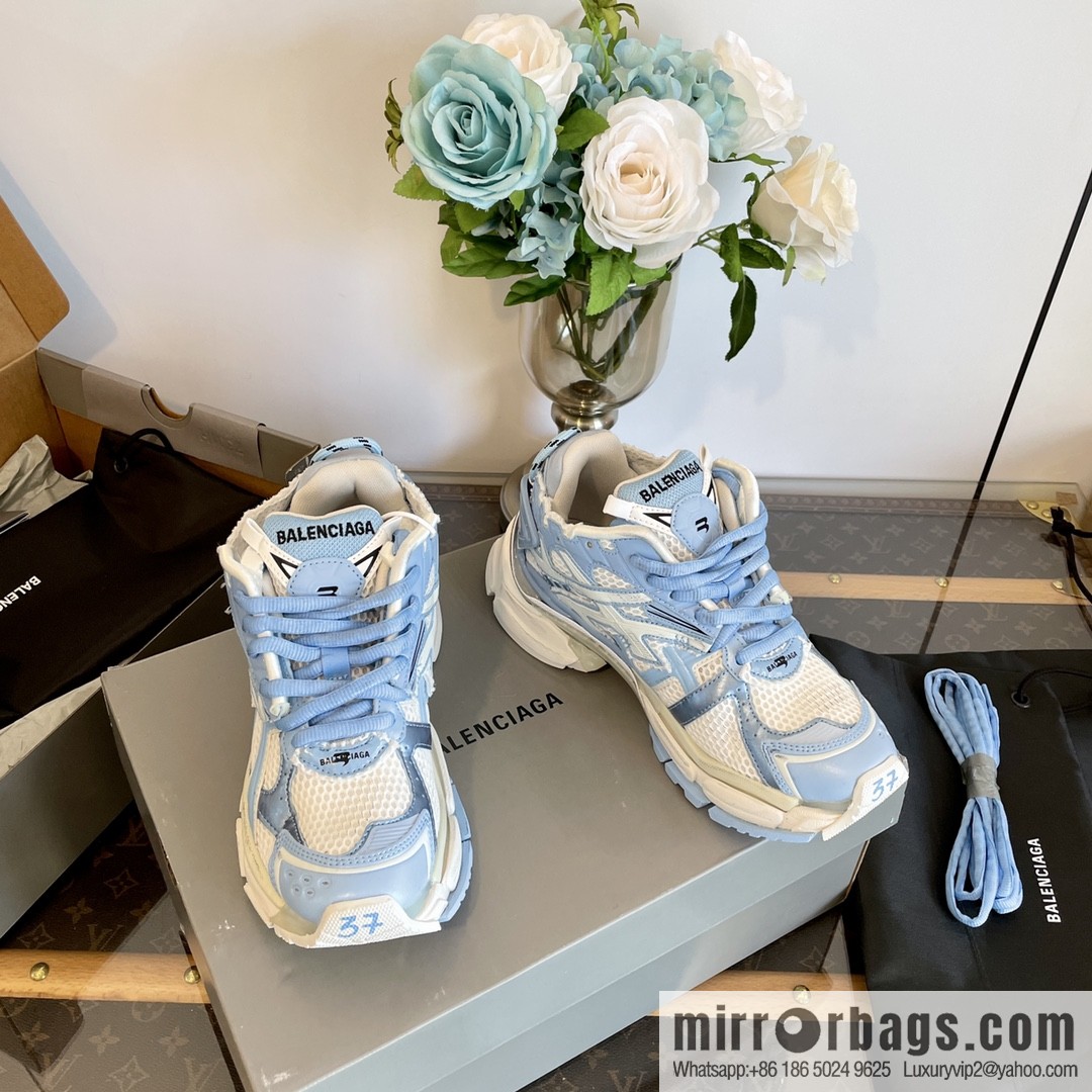 𝐁𝐚𝐥𝐞𝐧𝐜𝐢𝐚𝐠𝐚 𝐑𝐮𝐧𝐧𝐞𝐫| seven generations. Vintage do old dad sneakers