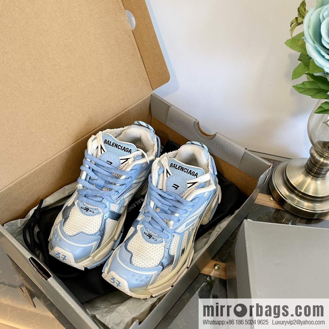 𝐁𝐚𝐥𝐞𝐧𝐜𝐢𝐚𝐠𝐚 𝐑𝐮𝐧𝐧𝐞𝐫| seven generations. Vintage do old dad sneakers