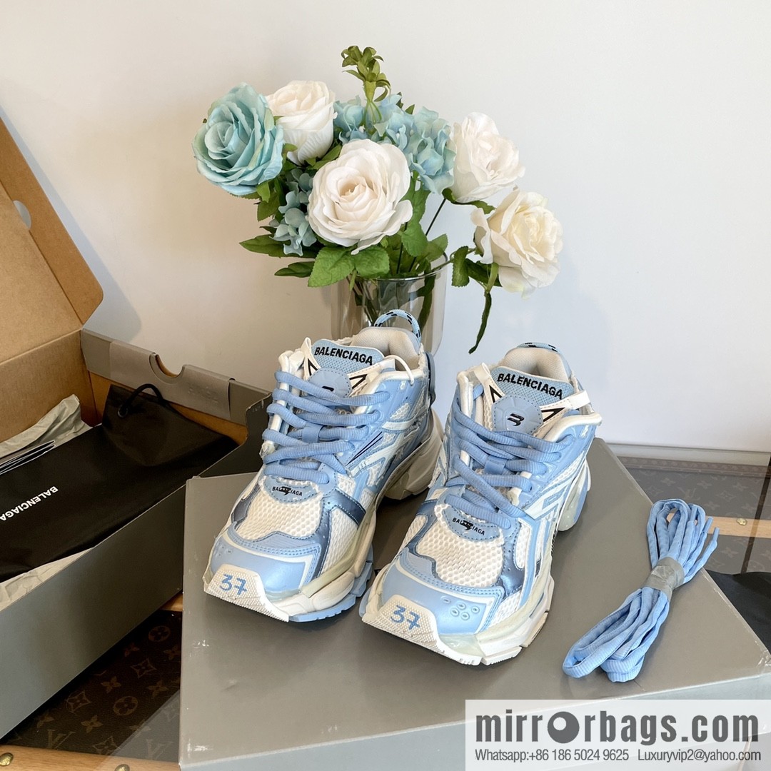 𝐁𝐚𝐥𝐞𝐧𝐜𝐢𝐚𝐠𝐚 𝐑𝐮𝐧𝐧𝐞𝐫| seven generations. Vintage do old dad sneakers
