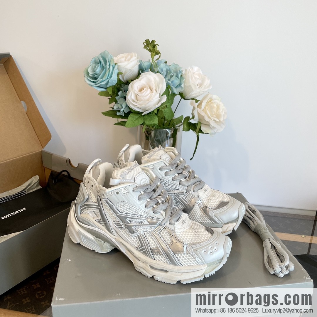 𝐁𝐚𝐥𝐞𝐧𝐜𝐢𝐚𝐠𝐚 𝐑𝐮𝐧𝐧𝐞𝐫| seven generations. Vintage do old dad sneakers