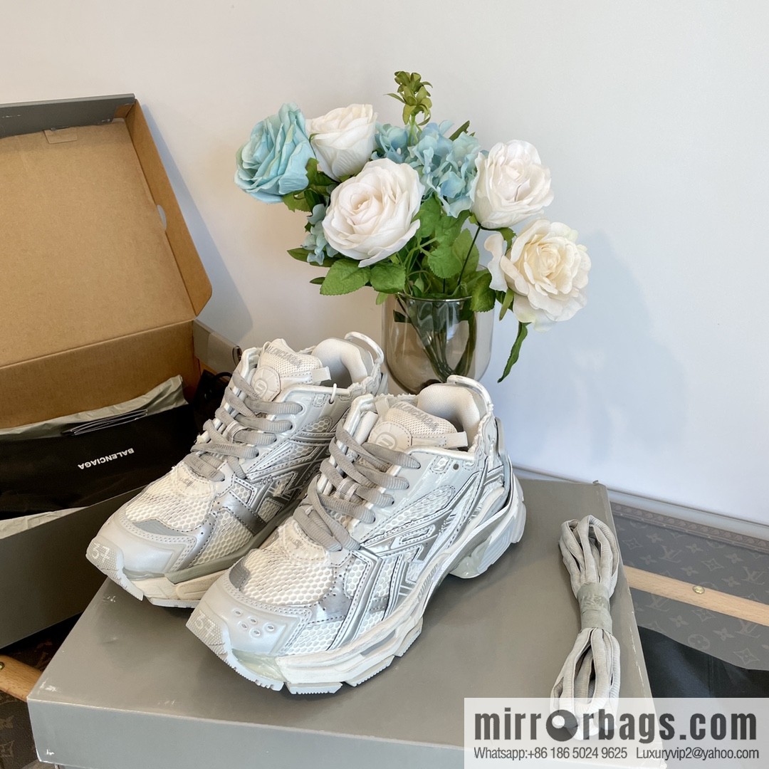 𝐁𝐚𝐥𝐞𝐧𝐜𝐢𝐚𝐠𝐚 𝐑𝐮𝐧𝐧𝐞𝐫| seven generations. Vintage do old dad sneakers