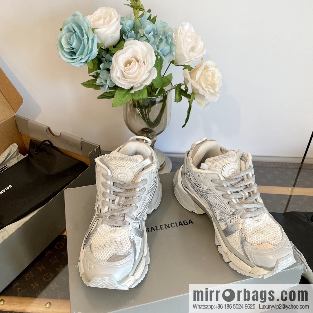 𝐁𝐚𝐥𝐞𝐧𝐜𝐢𝐚𝐠𝐚 𝐑𝐮𝐧𝐧𝐞𝐫| seven generations. Vintage do old dad sneakers