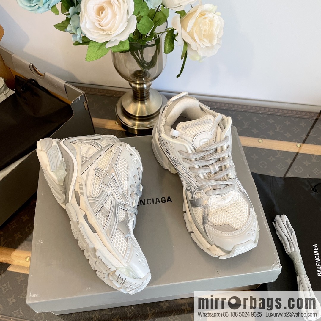 𝐁𝐚𝐥𝐞𝐧𝐜𝐢𝐚𝐠𝐚 𝐑𝐮𝐧𝐧𝐞𝐫| seven generations. Vintage do old dad sneakers