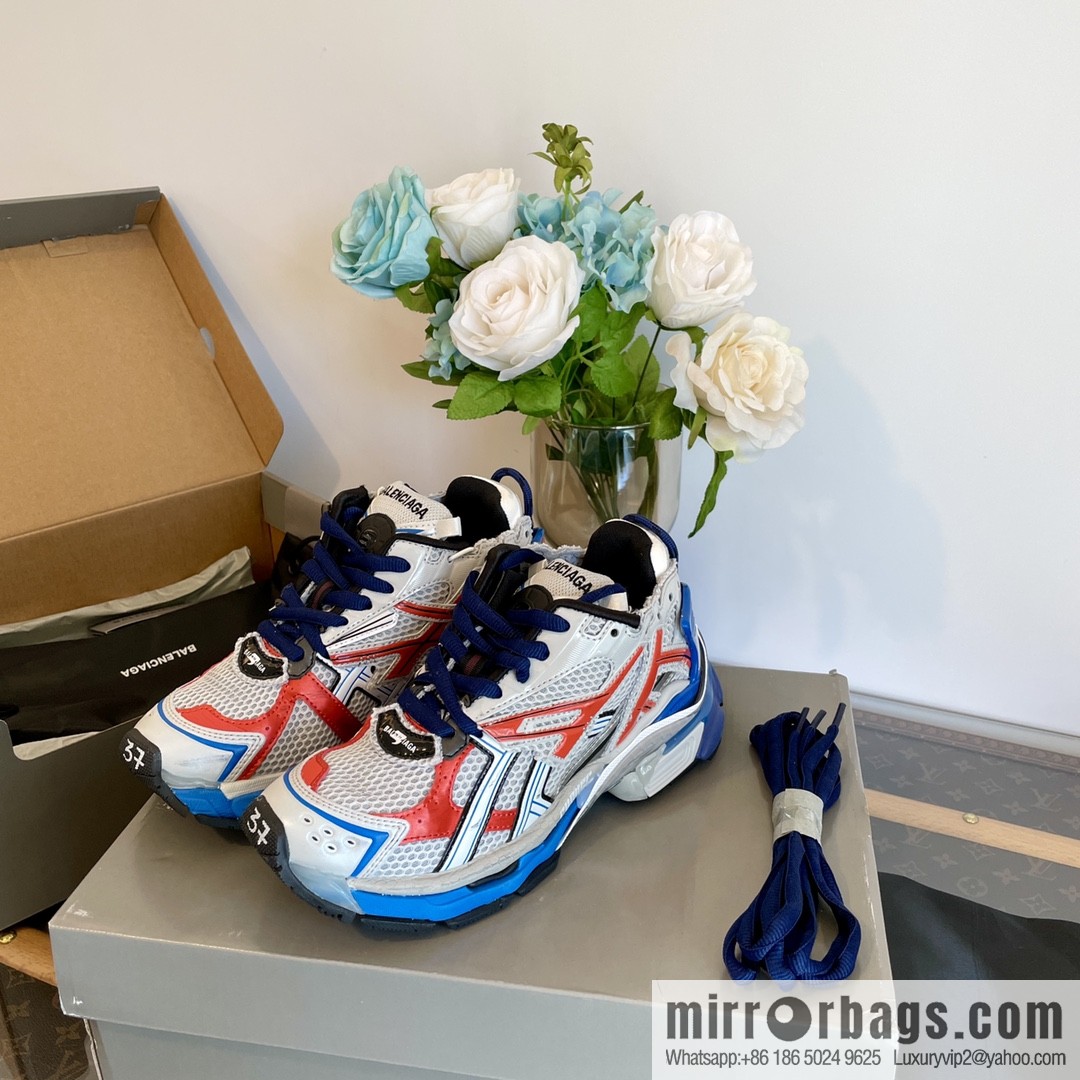 𝐁𝐚𝐥𝐞𝐧𝐜𝐢𝐚𝐠𝐚 𝐑𝐮𝐧𝐧𝐞𝐫| seven generations. Vintage do old dad sneakers
