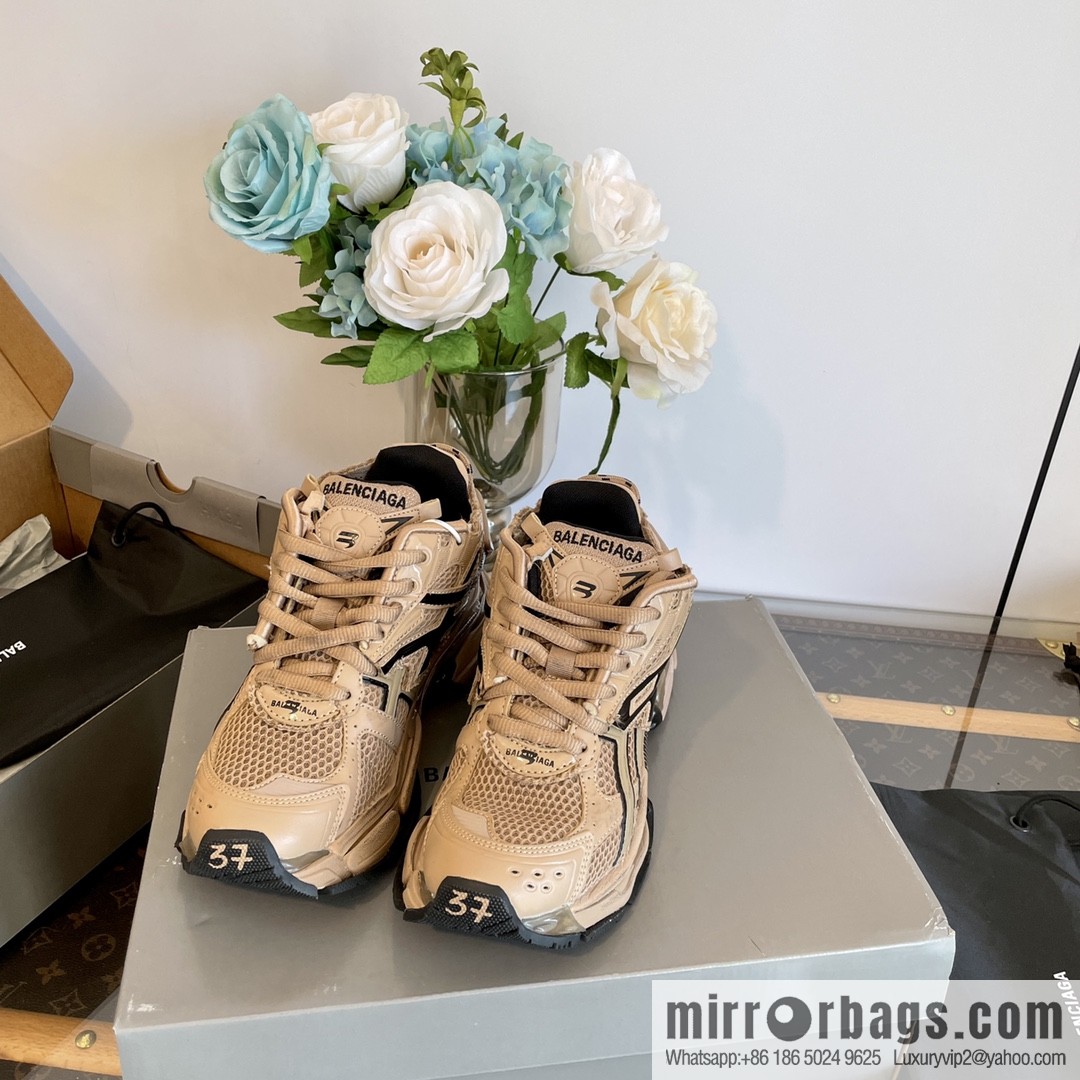 𝐁𝐚𝐥𝐞𝐧𝐜𝐢𝐚𝐠𝐚 𝐑𝐮𝐧𝐧𝐞𝐫| seven generations. Vintage do old dad sneakers