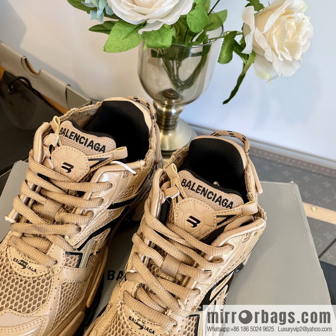 𝐁𝐚𝐥𝐞𝐧𝐜𝐢𝐚𝐠𝐚 𝐑𝐮𝐧𝐧𝐞𝐫| seven generations. Vintage do old dad sneakers