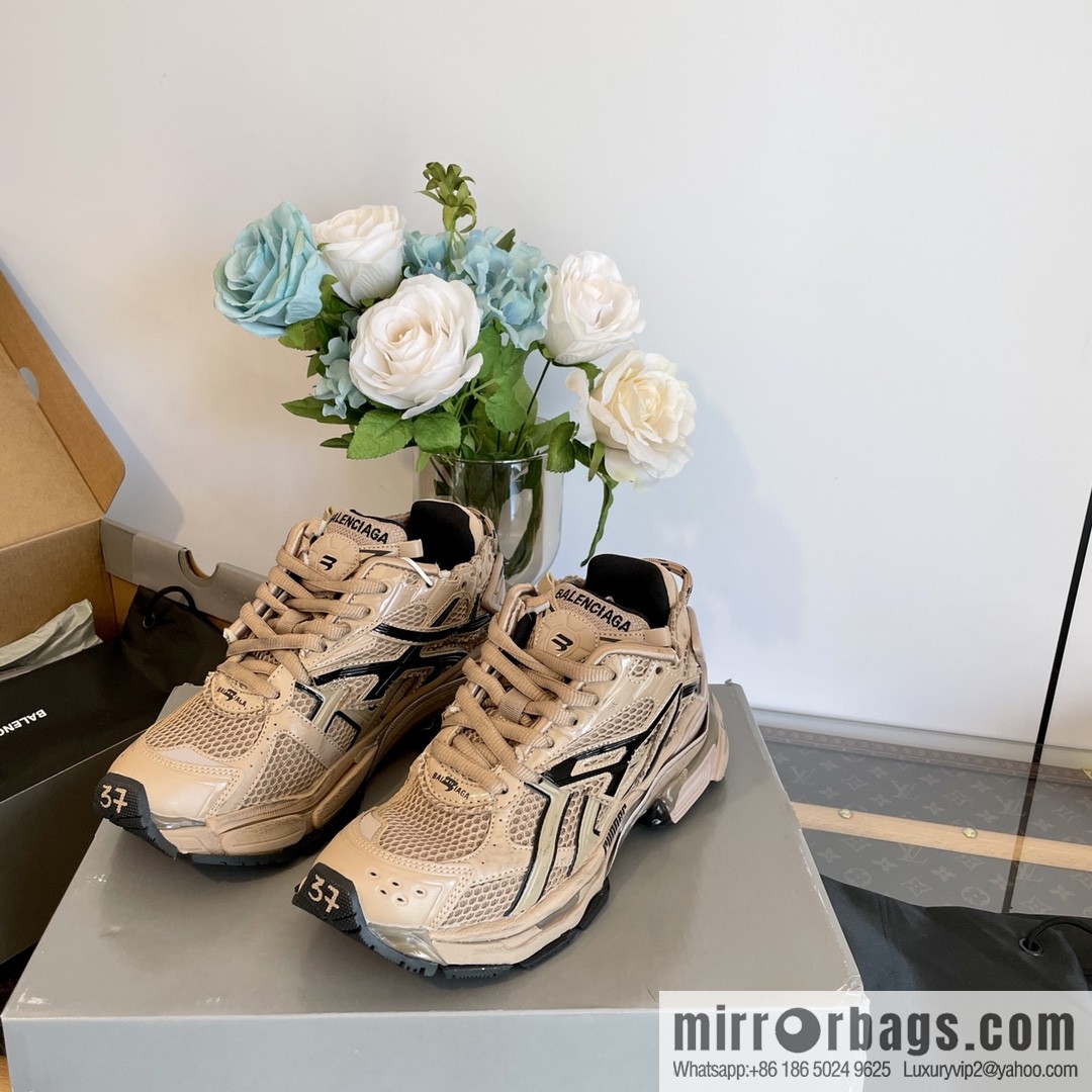 𝐁𝐚𝐥𝐞𝐧𝐜𝐢𝐚𝐠𝐚 𝐑𝐮𝐧𝐧𝐞𝐫| seven generations. Vintage do old dad sneakers
