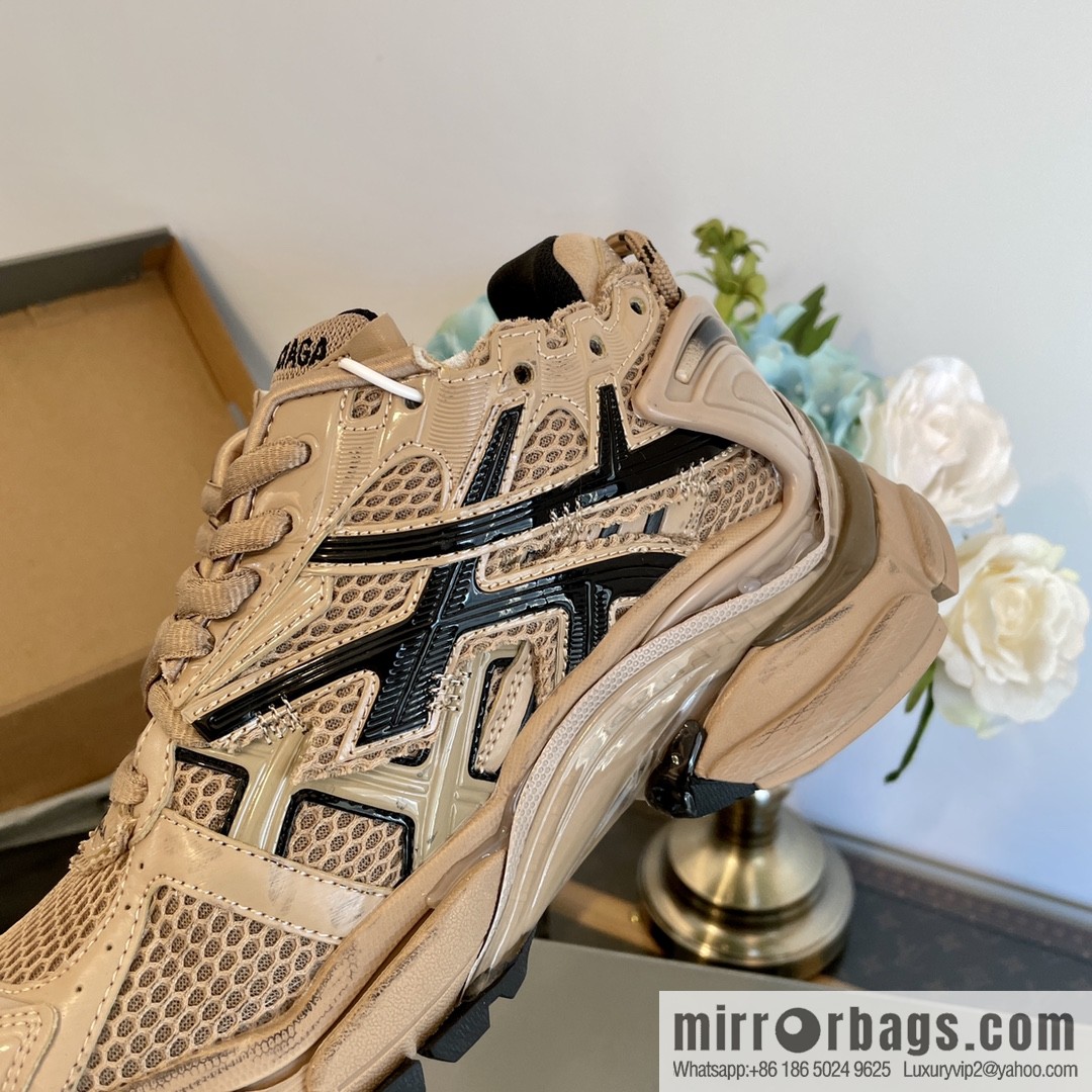 𝐁𝐚𝐥𝐞𝐧𝐜𝐢𝐚𝐠𝐚 𝐑𝐮𝐧𝐧𝐞𝐫| seven generations. Vintage do old dad sneakers