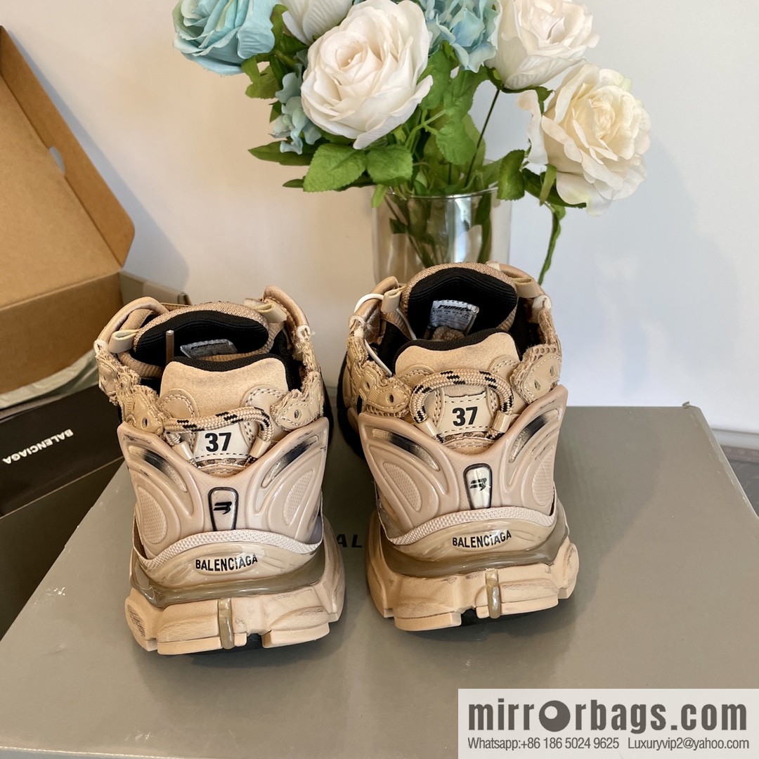 𝐁𝐚𝐥𝐞𝐧𝐜𝐢𝐚𝐠𝐚 𝐑𝐮𝐧𝐧𝐞𝐫| seven generations. Vintage do old dad sneakers