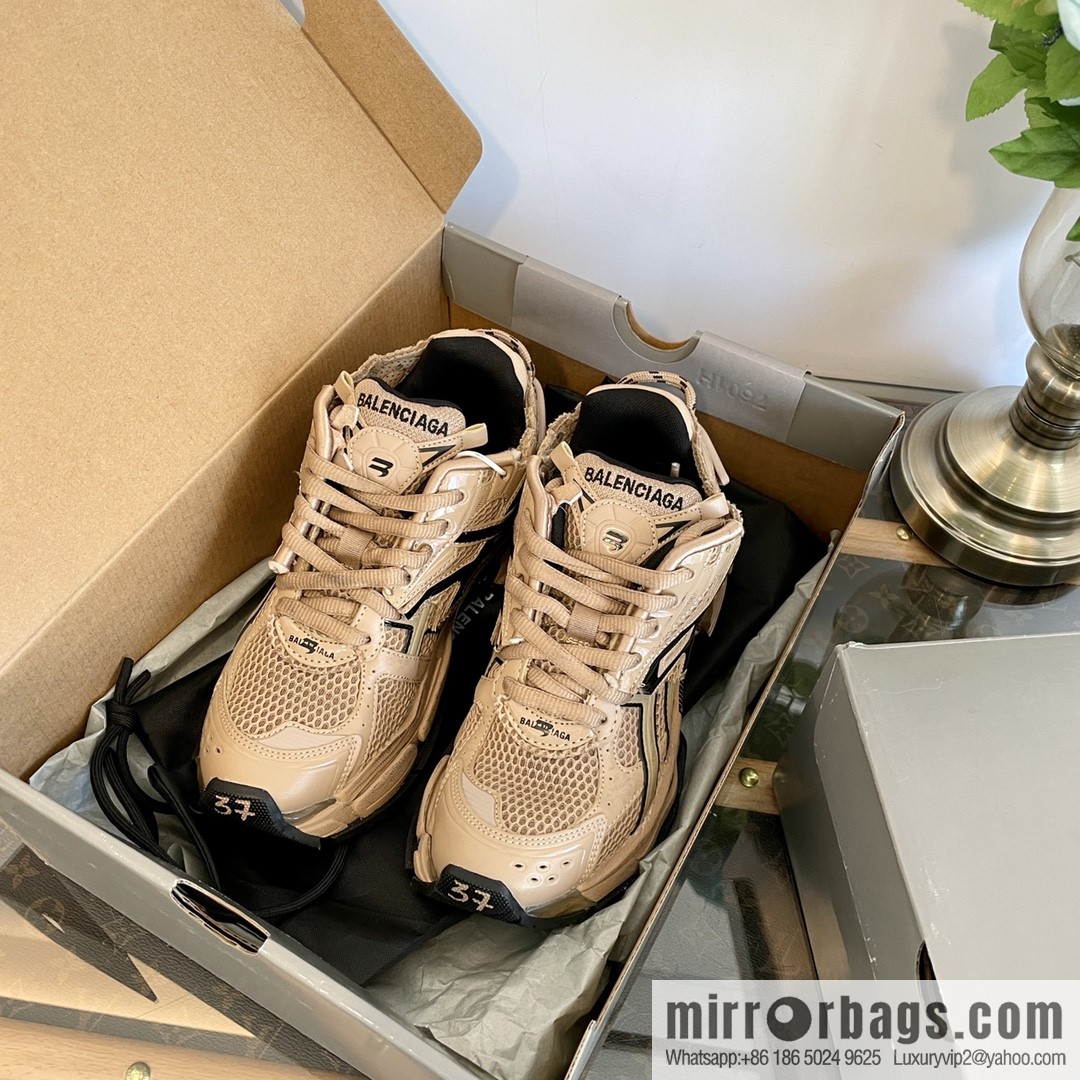 𝐁𝐚𝐥𝐞𝐧𝐜𝐢𝐚𝐠𝐚 𝐑𝐮𝐧𝐧𝐞𝐫| seven generations. Vintage do old dad sneakers
