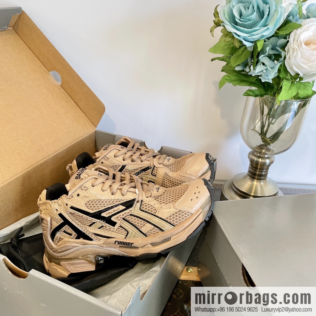 𝐁𝐚𝐥𝐞𝐧𝐜𝐢𝐚𝐠𝐚 𝐑𝐮𝐧𝐧𝐞𝐫| seven generations. Vintage do old dad sneakers