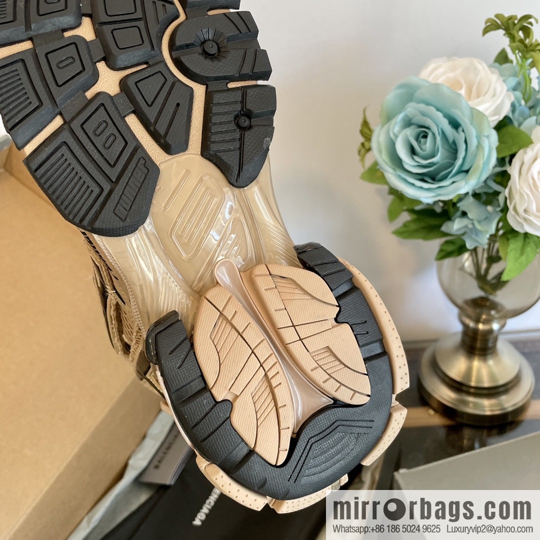 𝐁𝐚𝐥𝐞𝐧𝐜𝐢𝐚𝐠𝐚 𝐑𝐮𝐧𝐧𝐞𝐫| seven generations. Vintage do old dad sneakers