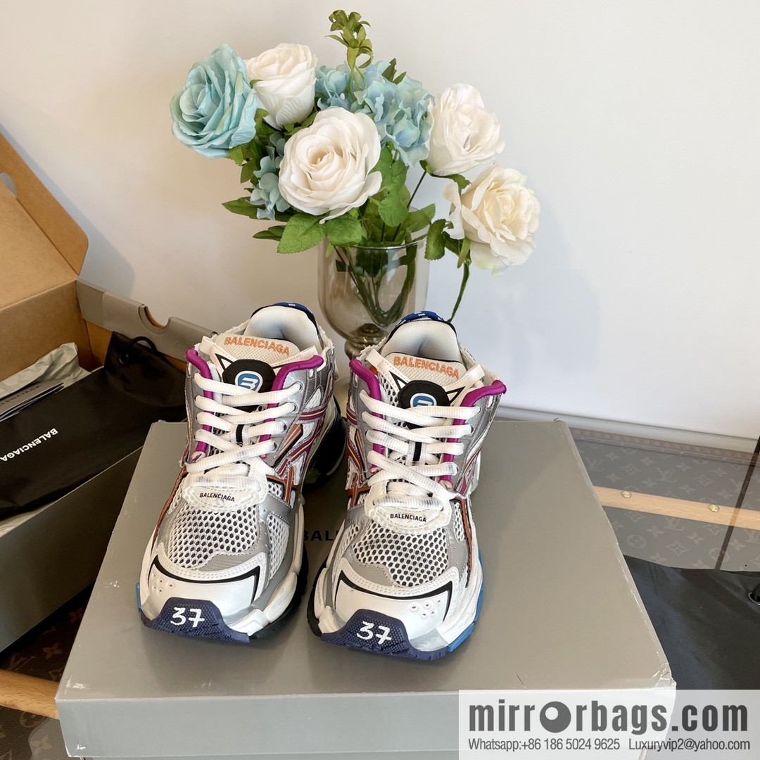 𝐁𝐚𝐥𝐞𝐧𝐜𝐢𝐚𝐠𝐚 𝐑𝐮𝐧𝐧𝐞𝐫| seven generations. Vintage do old dad sneakers