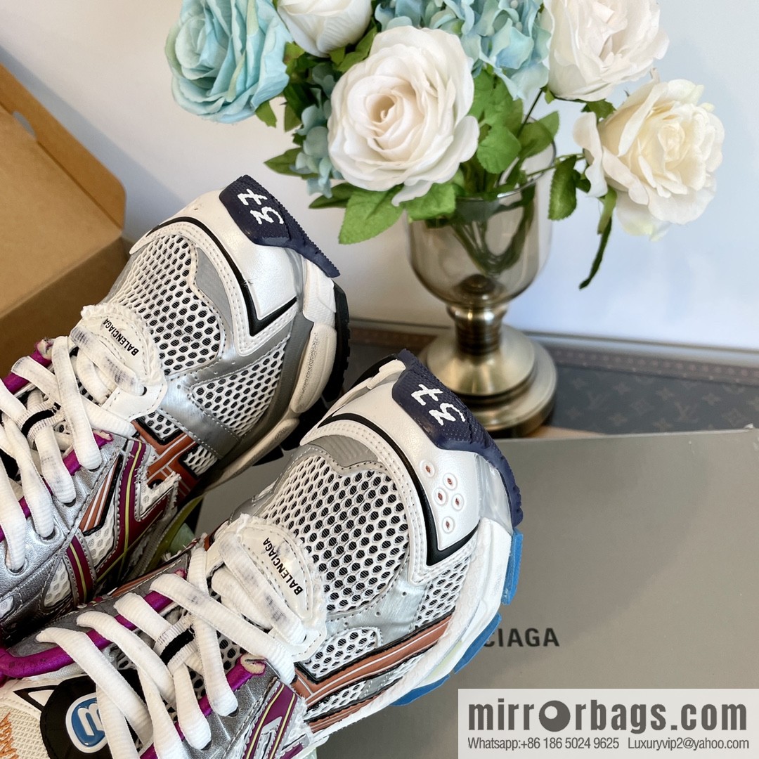 𝐁𝐚𝐥𝐞𝐧𝐜𝐢𝐚𝐠𝐚 𝐑𝐮𝐧𝐧𝐞𝐫| seven generations. Vintage do old dad sneakers