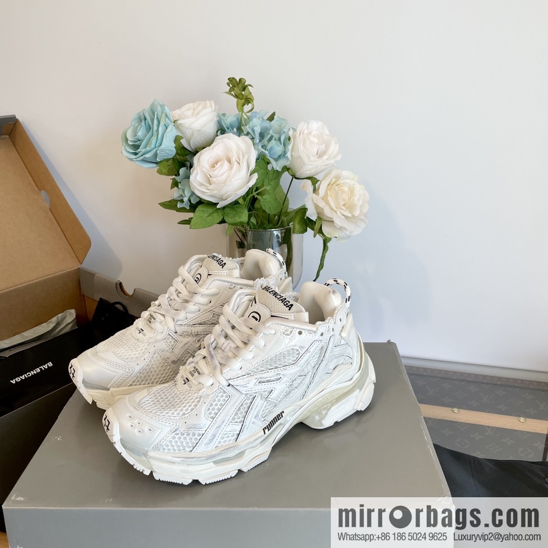 𝐁𝐚𝐥𝐞𝐧𝐜𝐢𝐚𝐠𝐚 𝐑𝐮𝐧𝐧𝐞𝐫| seven generations. Vintage do old dad sneakers
