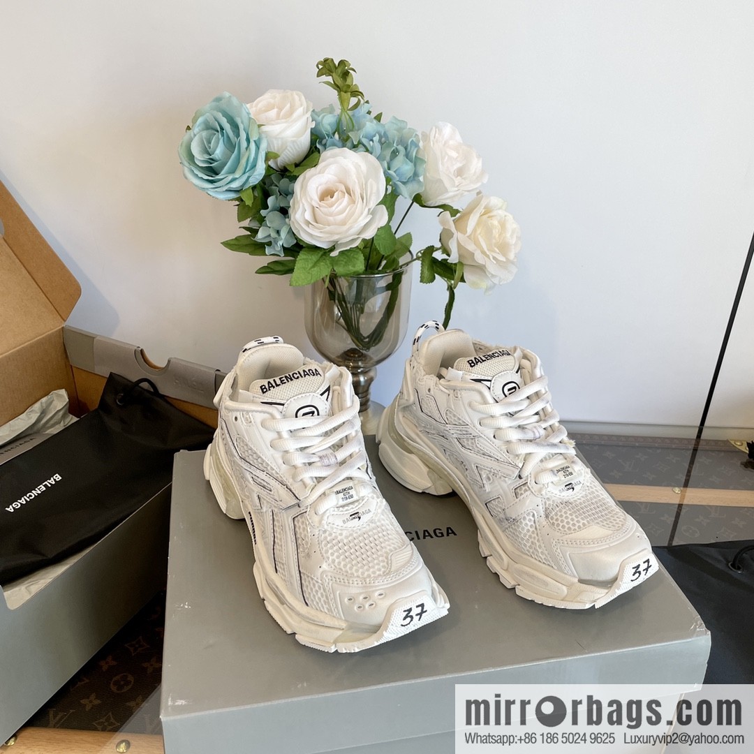 𝐁𝐚𝐥𝐞𝐧𝐜𝐢𝐚𝐠𝐚 𝐑𝐮𝐧𝐧𝐞𝐫| seven generations. Vintage do old dad sneakers