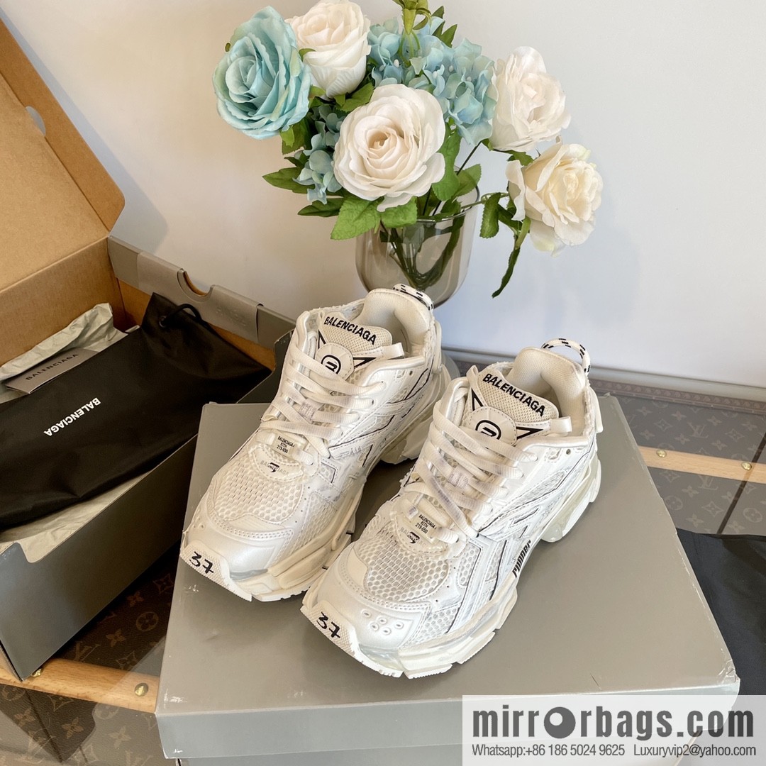𝐁𝐚𝐥𝐞𝐧𝐜𝐢𝐚𝐠𝐚 𝐑𝐮𝐧𝐧𝐞𝐫| seven generations. Vintage do old dad sneakers