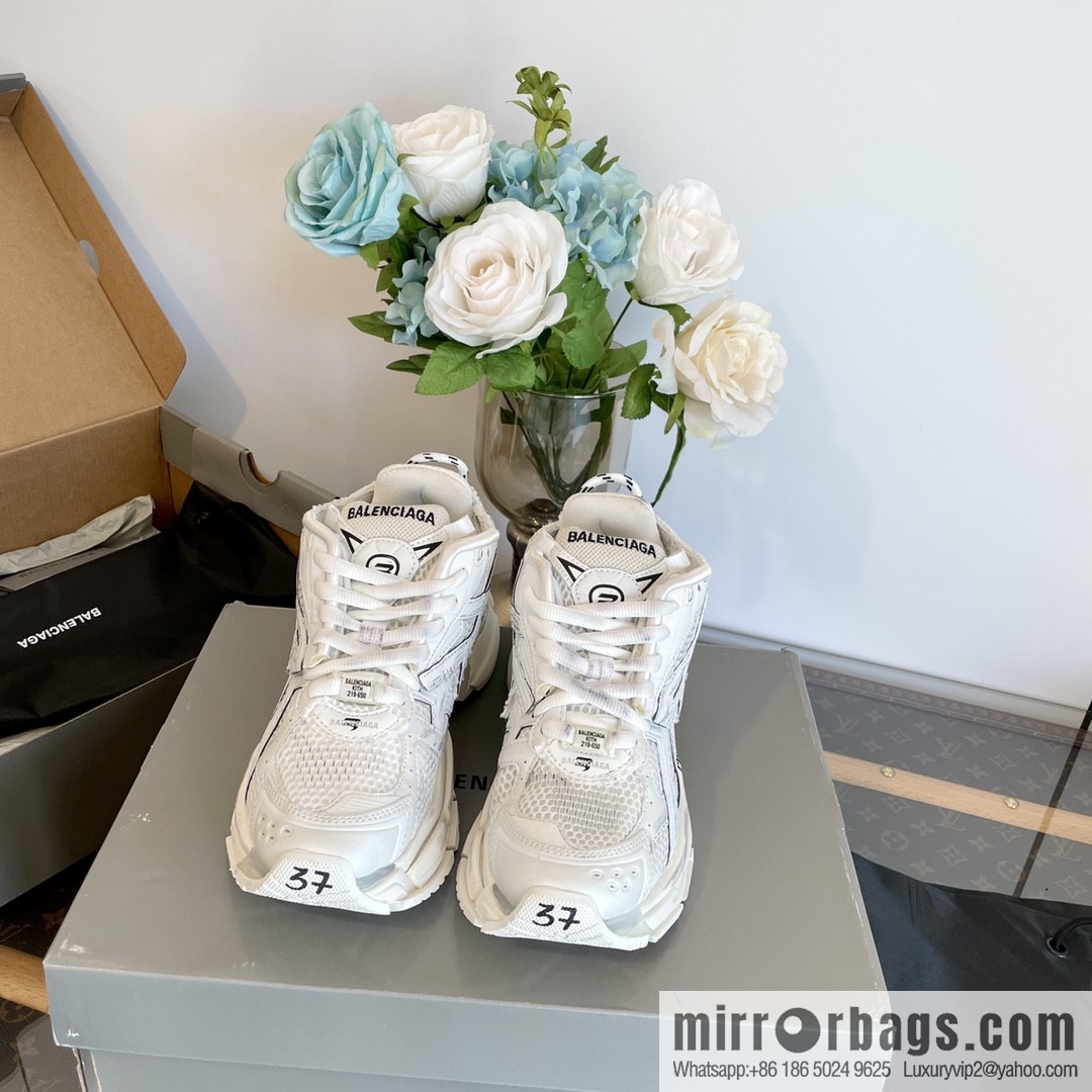 𝐁𝐚𝐥𝐞𝐧𝐜𝐢𝐚𝐠𝐚 𝐑𝐮𝐧𝐧𝐞𝐫| seven generations. Vintage do old dad sneakers