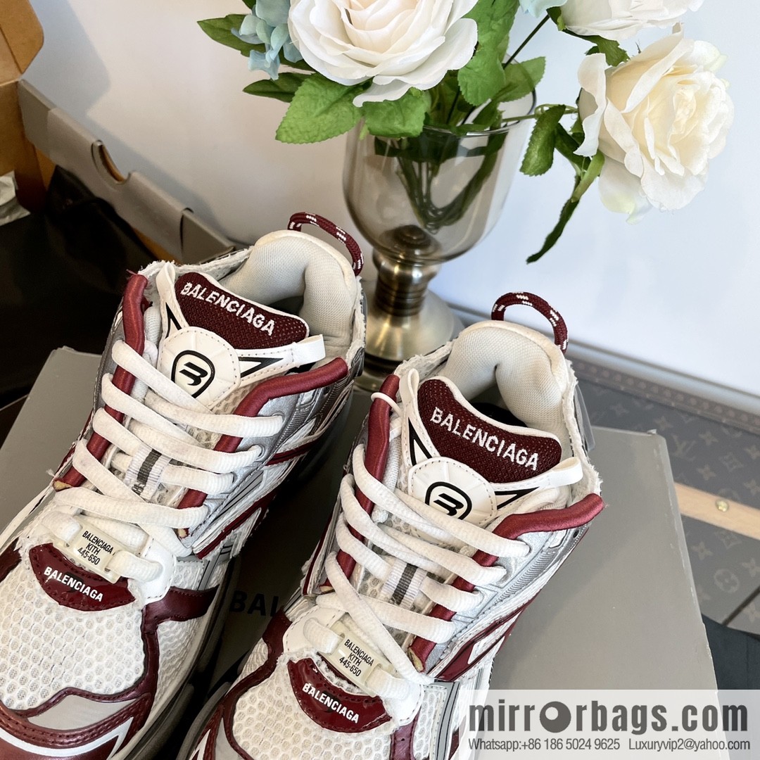 𝐁𝐚𝐥𝐞𝐧𝐜𝐢𝐚𝐠𝐚 𝐑𝐮𝐧𝐧𝐞𝐫| seven generations. Vintage do old dad sneakers