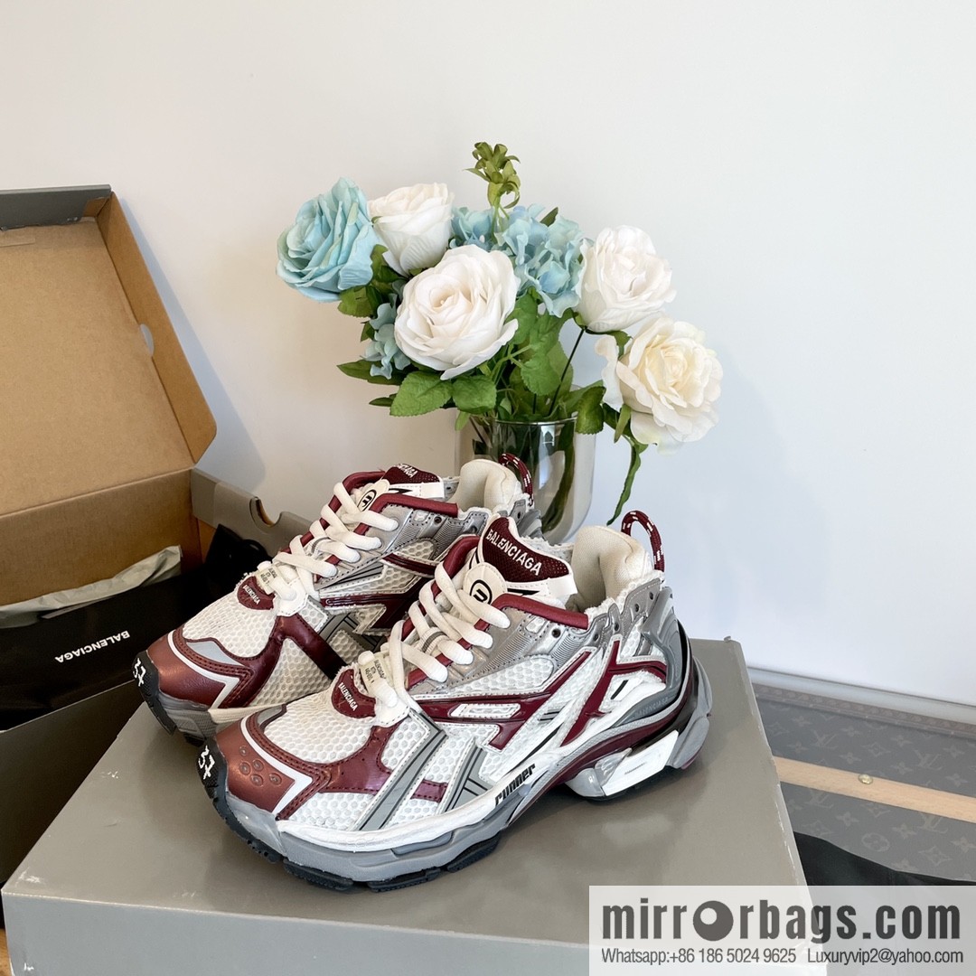 𝐁𝐚𝐥𝐞𝐧𝐜𝐢𝐚𝐠𝐚 𝐑𝐮𝐧𝐧𝐞𝐫| seven generations. Vintage do old dad sneakers