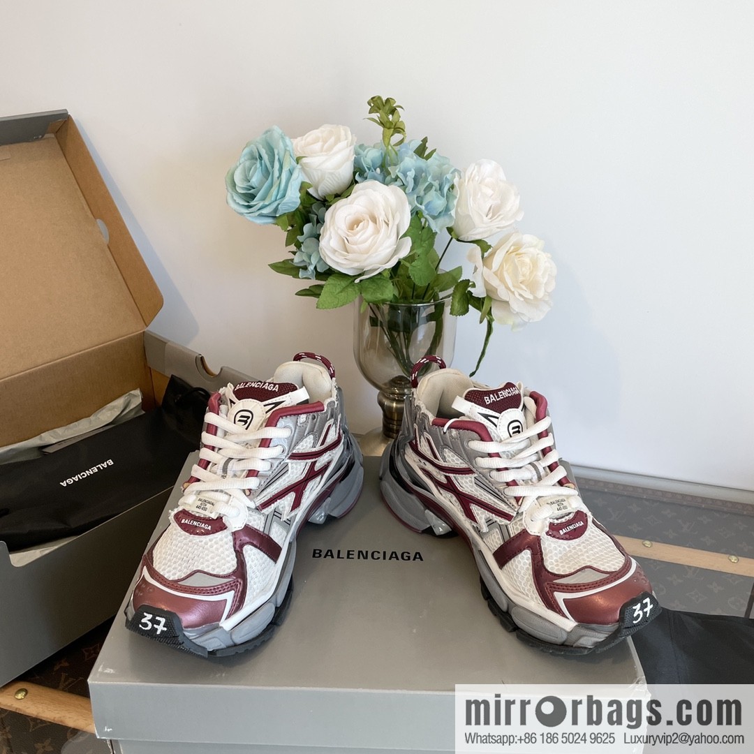 𝐁𝐚𝐥𝐞𝐧𝐜𝐢𝐚𝐠𝐚 𝐑𝐮𝐧𝐧𝐞𝐫| seven generations. Vintage do old dad sneakers