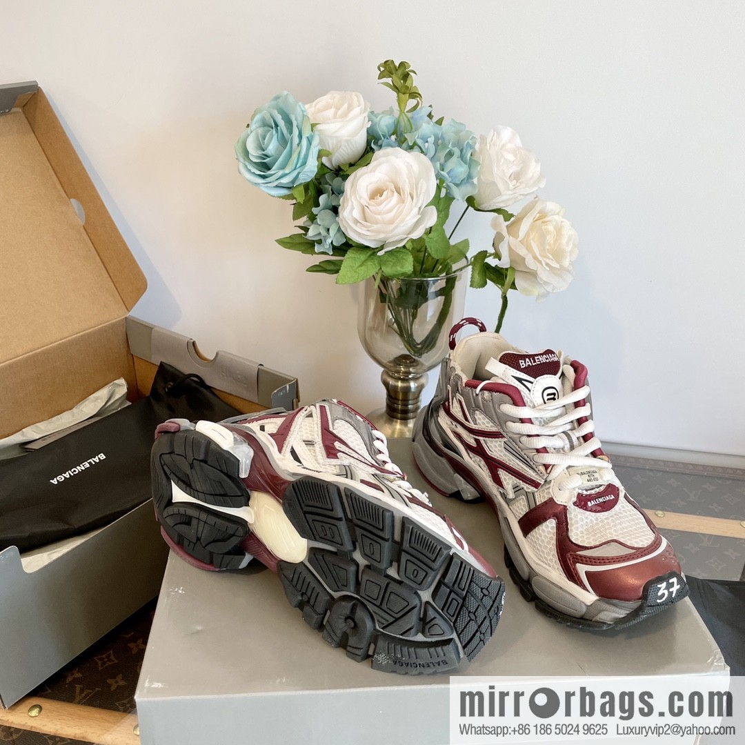 𝐁𝐚𝐥𝐞𝐧𝐜𝐢𝐚𝐠𝐚 𝐑𝐮𝐧𝐧𝐞𝐫| seven generations. Vintage do old dad sneakers