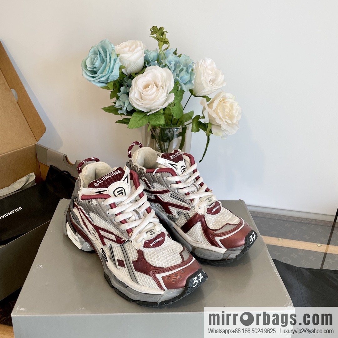 𝐁𝐚𝐥𝐞𝐧𝐜𝐢𝐚𝐠𝐚 𝐑𝐮𝐧𝐧𝐞𝐫| seven generations. Vintage do old dad sneakers