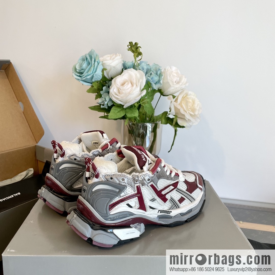 𝐁𝐚𝐥𝐞𝐧𝐜𝐢𝐚𝐠𝐚 𝐑𝐮𝐧𝐧𝐞𝐫| seven generations. Vintage do old dad sneakers