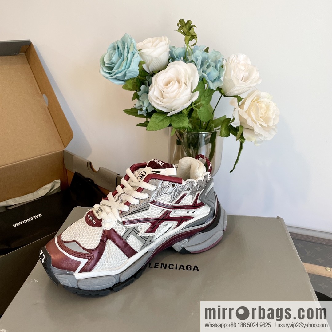 𝐁𝐚𝐥𝐞𝐧𝐜𝐢𝐚𝐠𝐚 𝐑𝐮𝐧𝐧𝐞𝐫| seven generations. Vintage do old dad sneakers
