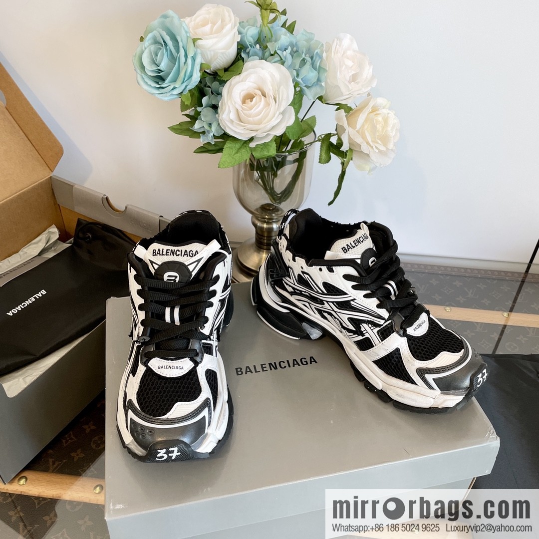 𝐁𝐚𝐥𝐞𝐧𝐜𝐢𝐚𝐠𝐚 𝐑𝐮𝐧𝐧𝐞𝐫| seven generations. Vintage do old dad sneakers