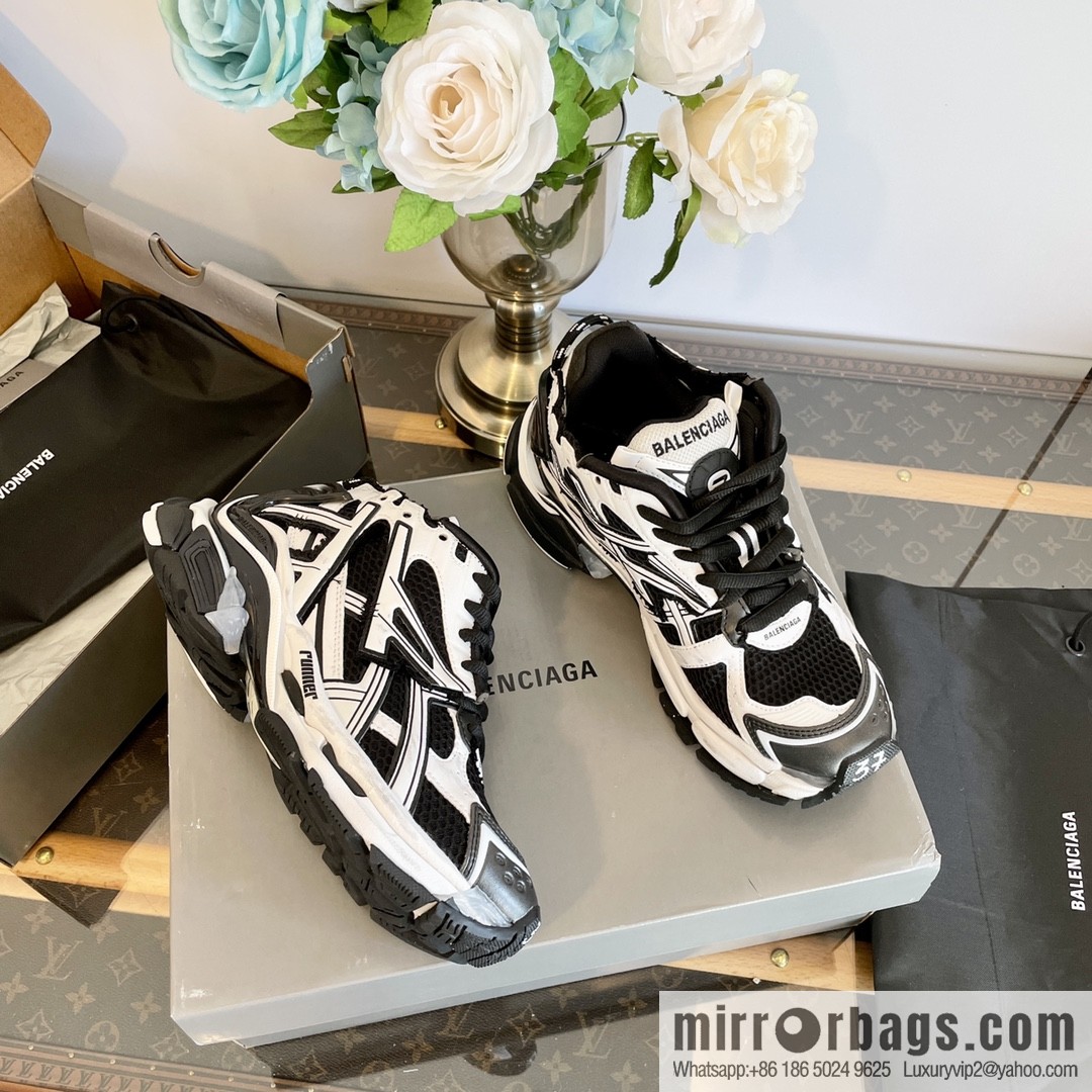 𝐁𝐚𝐥𝐞𝐧𝐜𝐢𝐚𝐠𝐚 𝐑𝐮𝐧𝐧𝐞𝐫| seven generations. Vintage do old dad sneakers