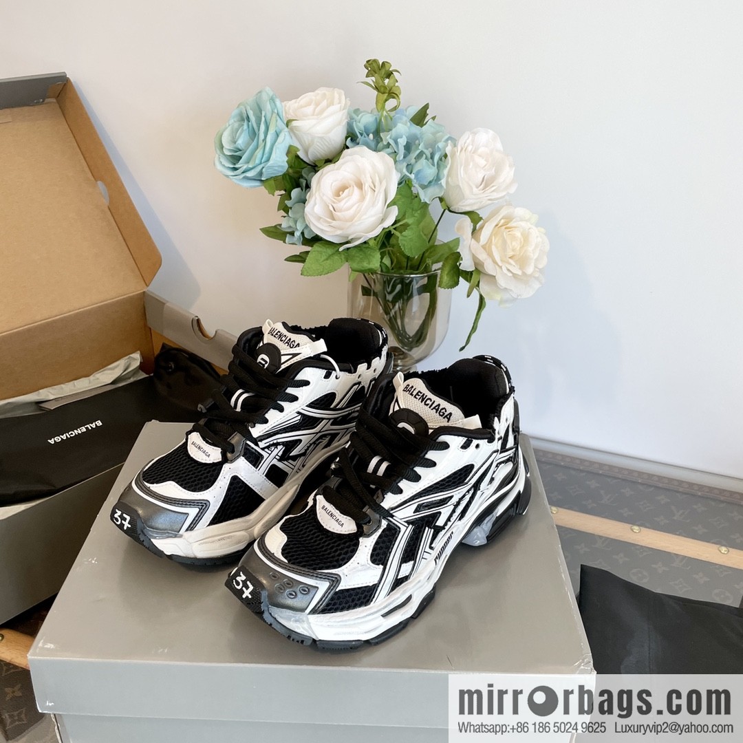𝐁𝐚𝐥𝐞𝐧𝐜𝐢𝐚𝐠𝐚 𝐑𝐮𝐧𝐧𝐞𝐫| seven generations. Vintage do old dad sneakers