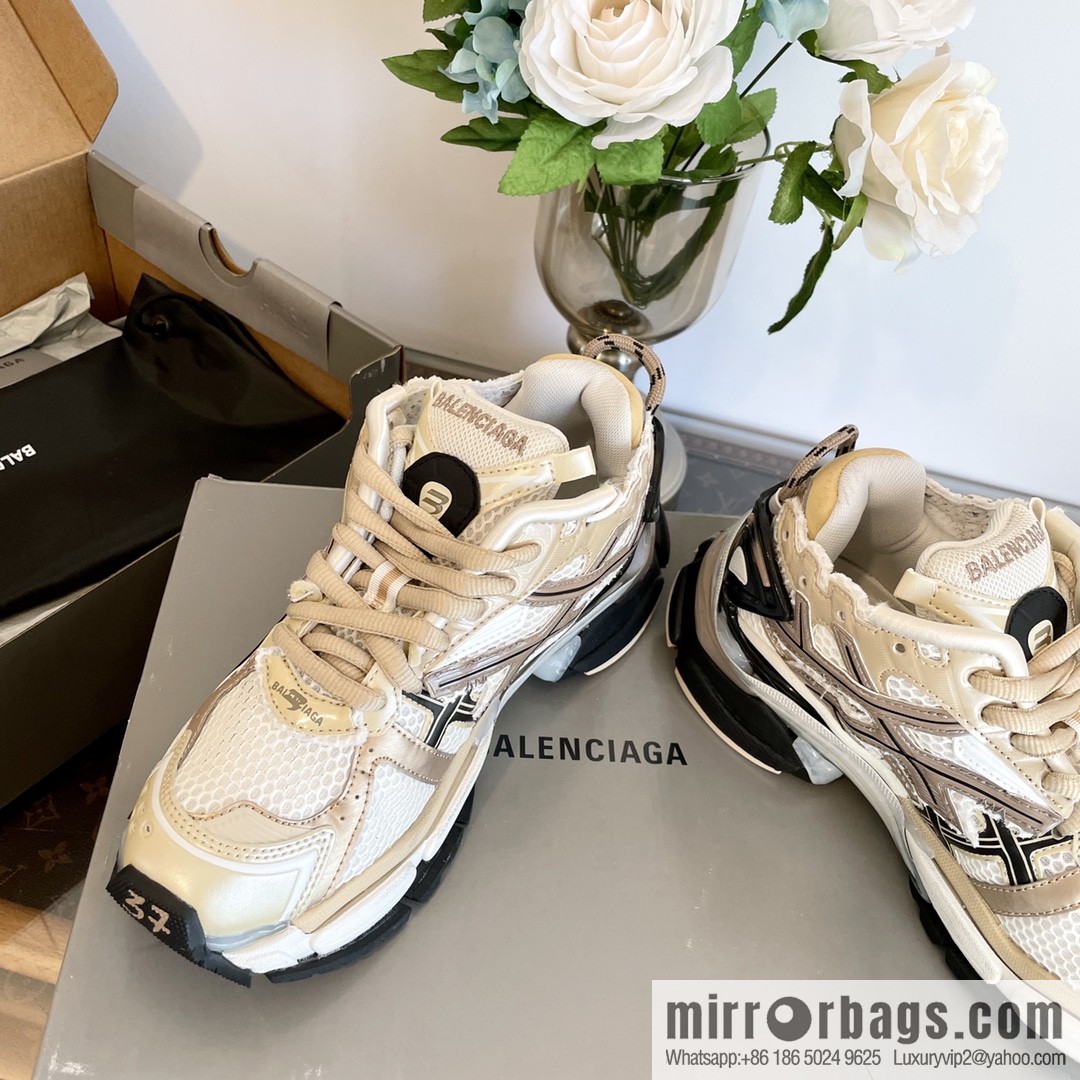 𝐁𝐚𝐥𝐞𝐧𝐜𝐢𝐚𝐠𝐚 𝐑𝐮𝐧𝐧𝐞𝐫| seven generations. Vintage do old dad sneakers