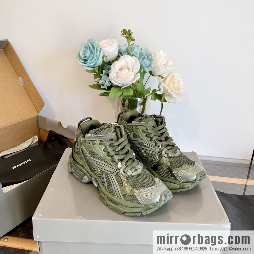 𝐁𝐚𝐥𝐞𝐧𝐜𝐢𝐚𝐠𝐚 𝐑𝐮𝐧𝐧𝐞𝐫| seven generations. Vintage do old dad sneakers