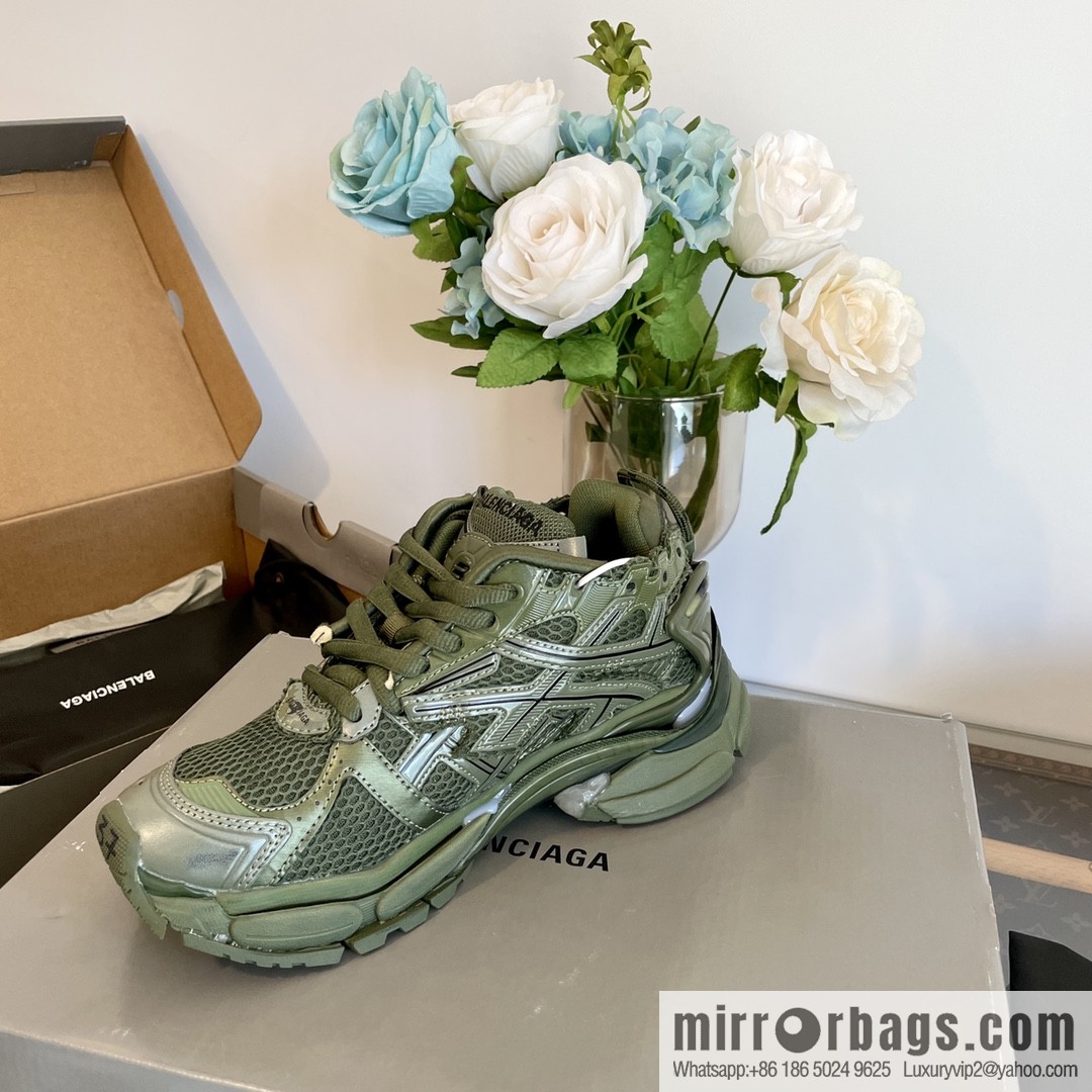 𝐁𝐚𝐥𝐞𝐧𝐜𝐢𝐚𝐠𝐚 𝐑𝐮𝐧𝐧𝐞𝐫| seven generations. Vintage do old dad sneakers