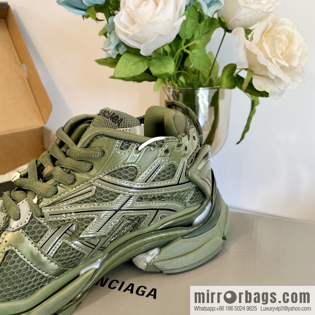 𝐁𝐚𝐥𝐞𝐧𝐜𝐢𝐚𝐠𝐚 𝐑𝐮𝐧𝐧𝐞𝐫| seven generations. Vintage do old dad sneakers