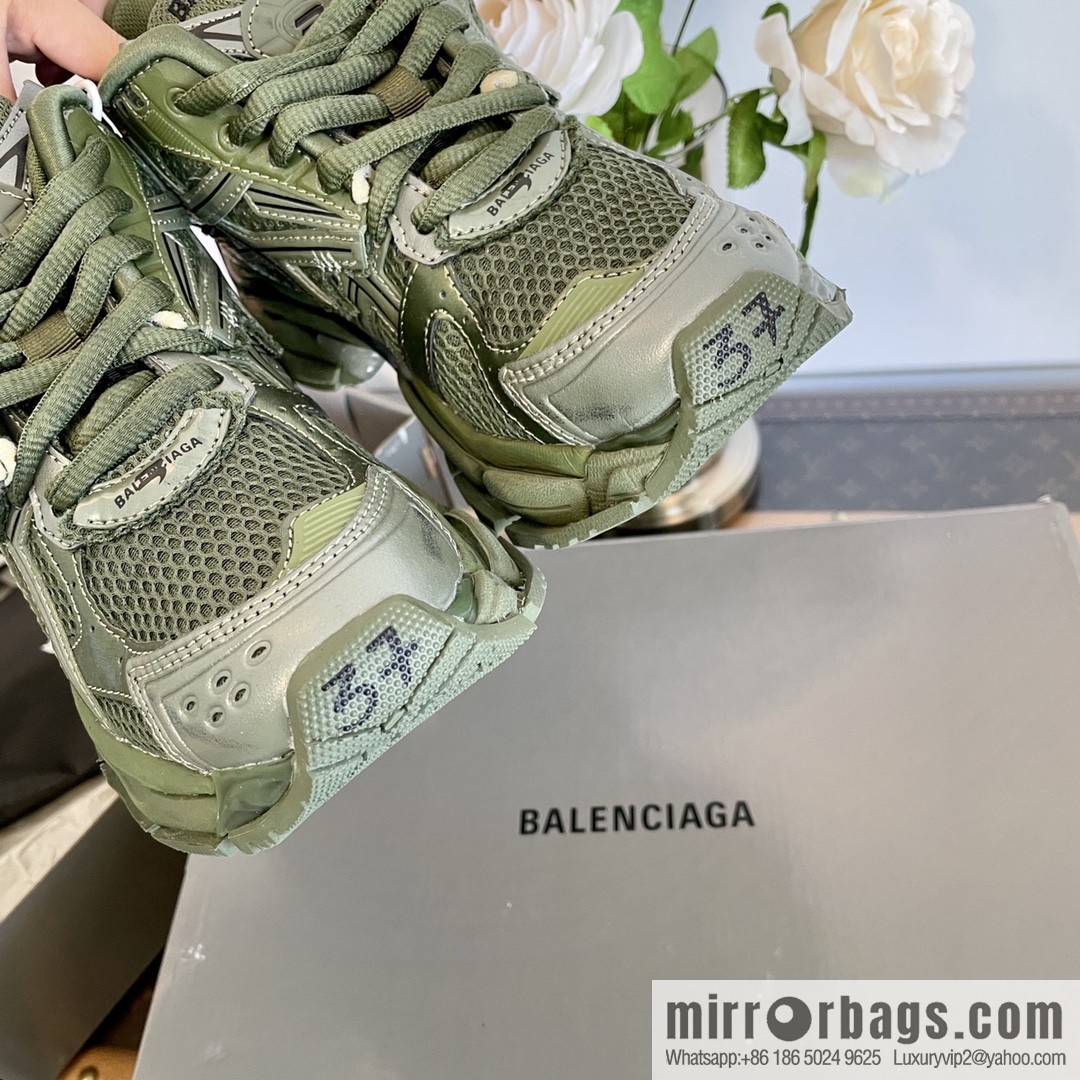 𝐁𝐚𝐥𝐞𝐧𝐜𝐢𝐚𝐠𝐚 𝐑𝐮𝐧𝐧𝐞𝐫| seven generations. Vintage do old dad sneakers