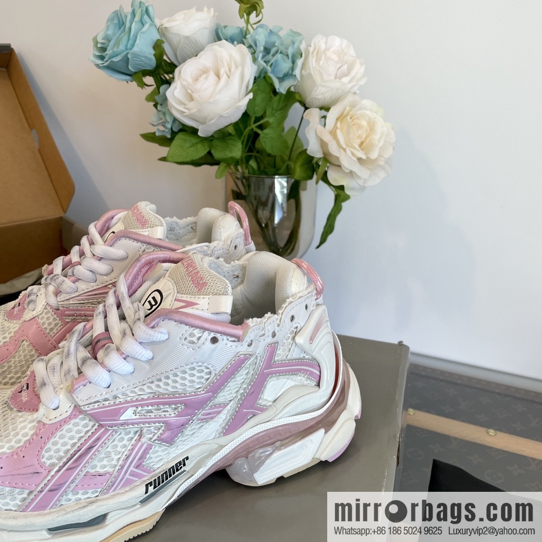 𝐁𝐚𝐥𝐞𝐧𝐜𝐢𝐚𝐠𝐚 𝐑𝐮𝐧𝐧𝐞𝐫| seven generations. Vintage do old dad sneakers