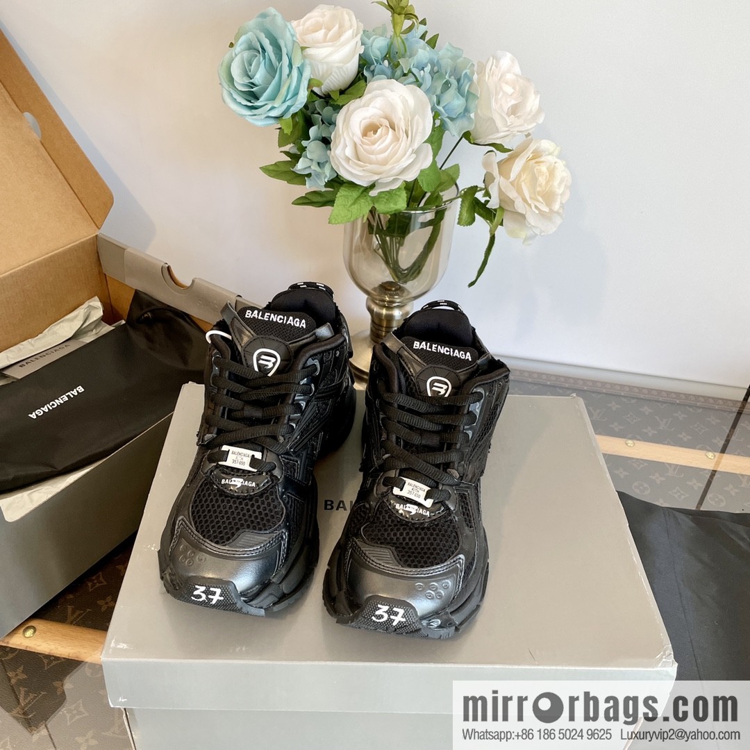 𝐁𝐚𝐥𝐞𝐧𝐜𝐢𝐚𝐠𝐚 𝐑𝐮𝐧𝐧𝐞𝐫| seven generations. Vintage do old dad sneakers