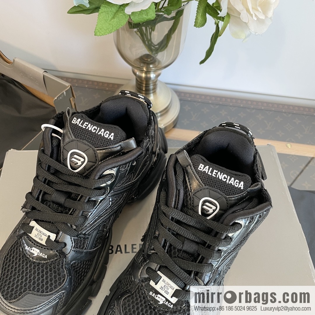 𝐁𝐚𝐥𝐞𝐧𝐜𝐢𝐚𝐠𝐚 𝐑𝐮𝐧𝐧𝐞𝐫| seven generations. Vintage do old dad sneakers