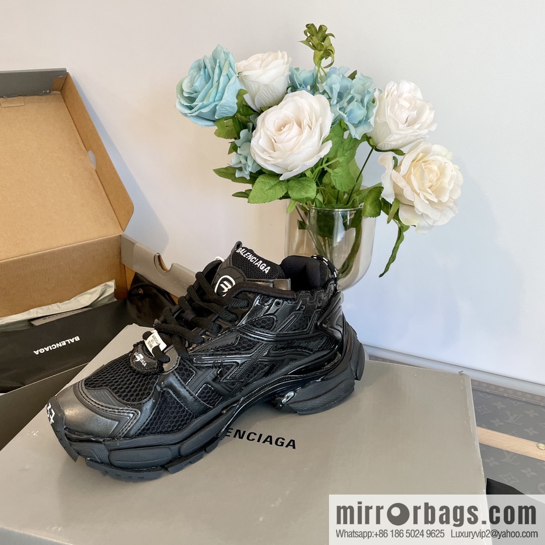 𝐁𝐚𝐥𝐞𝐧𝐜𝐢𝐚𝐠𝐚 𝐑𝐮𝐧𝐧𝐞𝐫| seven generations. Vintage do old dad sneakers