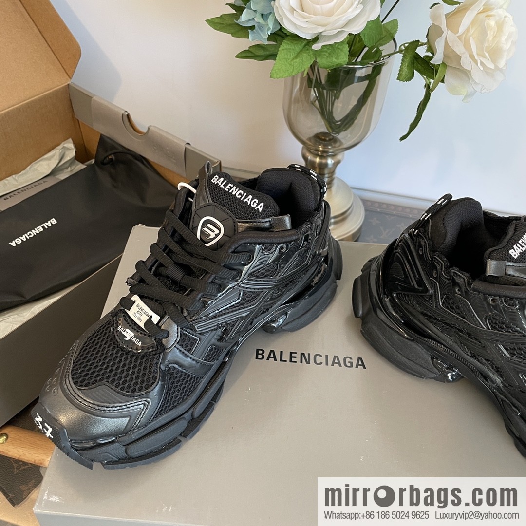 𝐁𝐚𝐥𝐞𝐧𝐜𝐢𝐚𝐠𝐚 𝐑𝐮𝐧𝐧𝐞𝐫| seven generations. Vintage do old dad sneakers