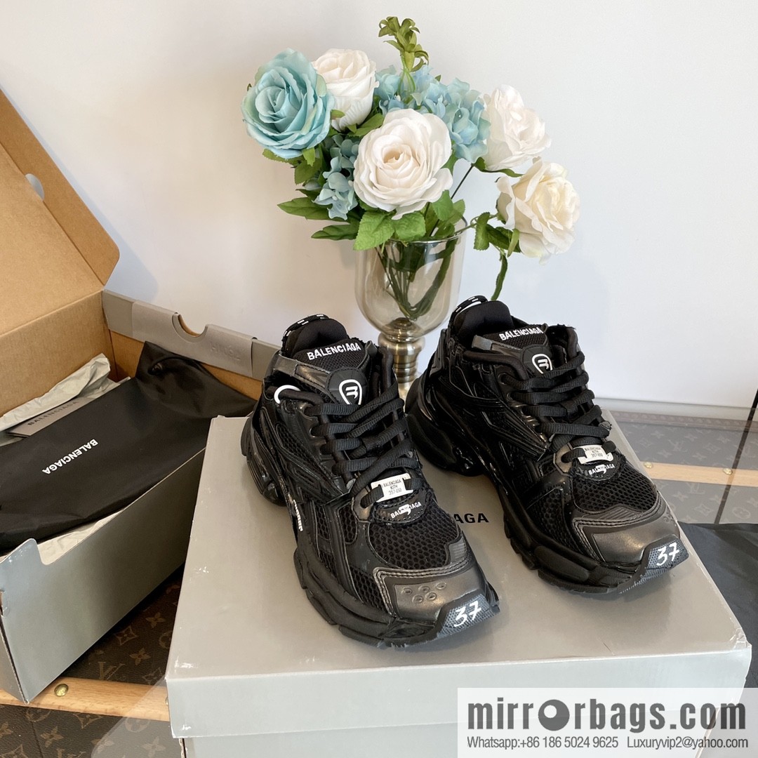 𝐁𝐚𝐥𝐞𝐧𝐜𝐢𝐚𝐠𝐚 𝐑𝐮𝐧𝐧𝐞𝐫| seven generations. Vintage do old dad sneakers
