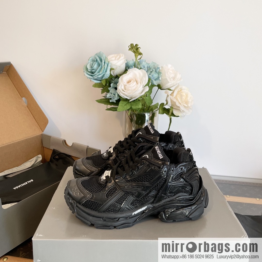 𝐁𝐚𝐥𝐞𝐧𝐜𝐢𝐚𝐠𝐚 𝐑𝐮𝐧𝐧𝐞𝐫| seven generations. Vintage do old dad sneakers