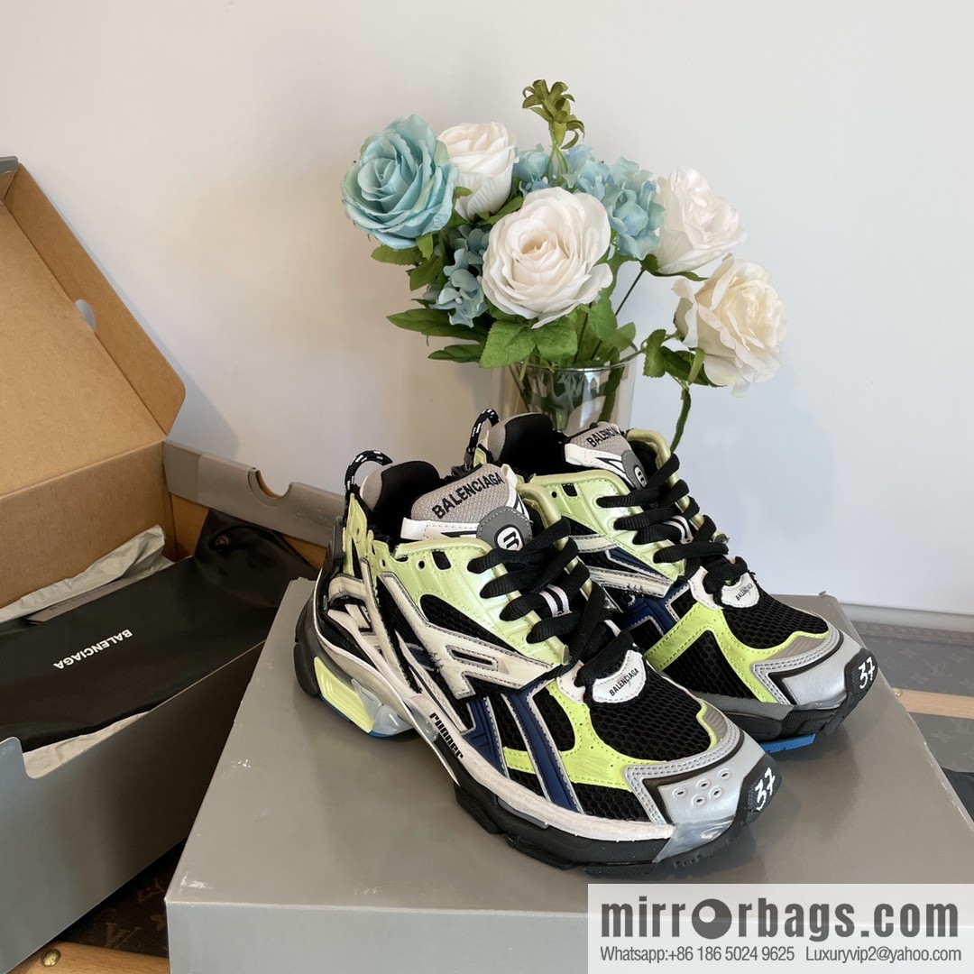 𝐁𝐚𝐥𝐞𝐧𝐜𝐢𝐚𝐠𝐚 𝐑𝐮𝐧𝐧𝐞𝐫| seven generations. Vintage do old dad sneakers