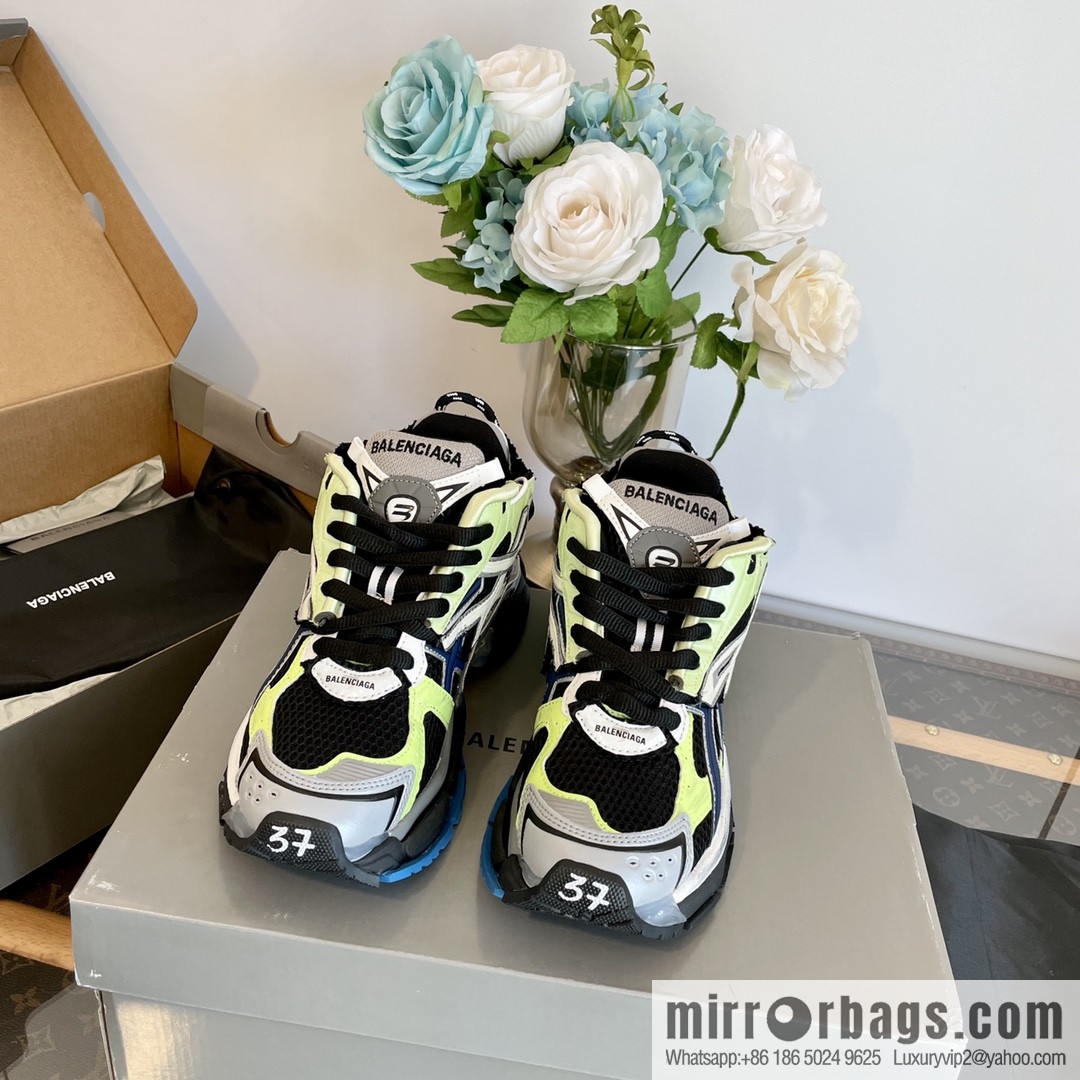 𝐁𝐚𝐥𝐞𝐧𝐜𝐢𝐚𝐠𝐚 𝐑𝐮𝐧𝐧𝐞𝐫| seven generations. Vintage do old dad sneakers