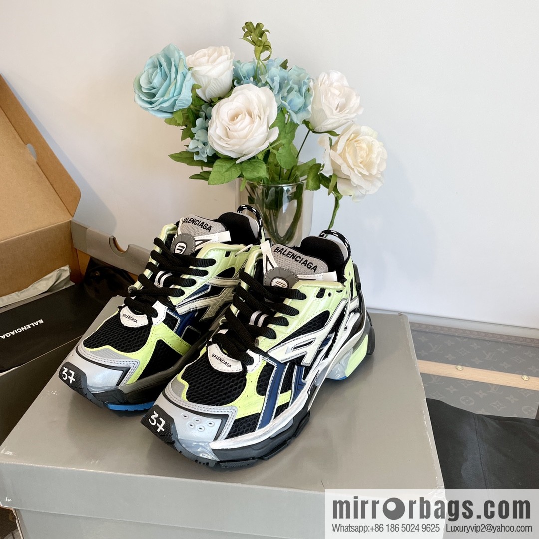 𝐁𝐚𝐥𝐞𝐧𝐜𝐢𝐚𝐠𝐚 𝐑𝐮𝐧𝐧𝐞𝐫| seven generations. Vintage do old dad sneakers
