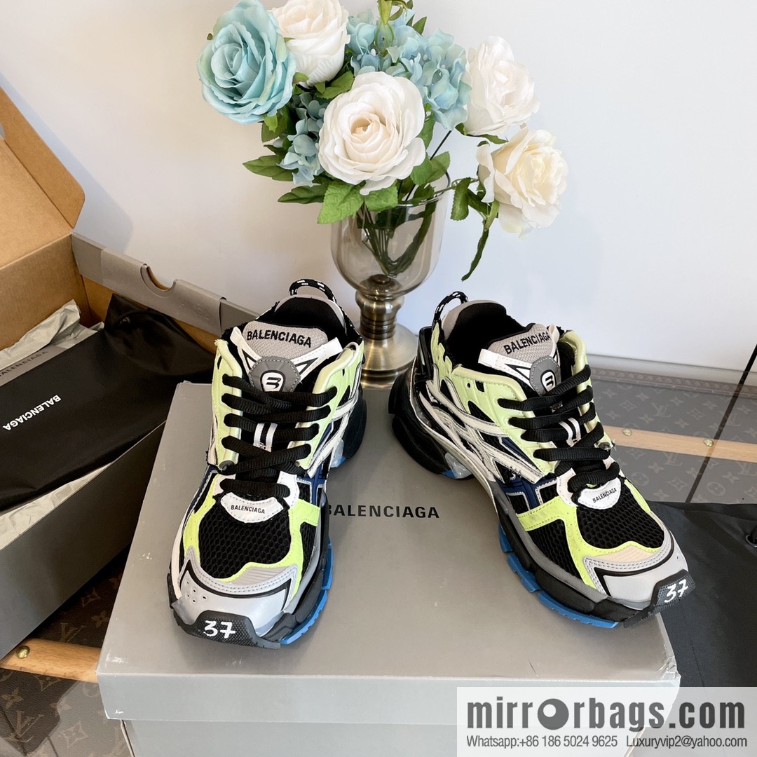 𝐁𝐚𝐥𝐞𝐧𝐜𝐢𝐚𝐠𝐚 𝐑𝐮𝐧𝐧𝐞𝐫| seven generations. Vintage do old dad sneakers