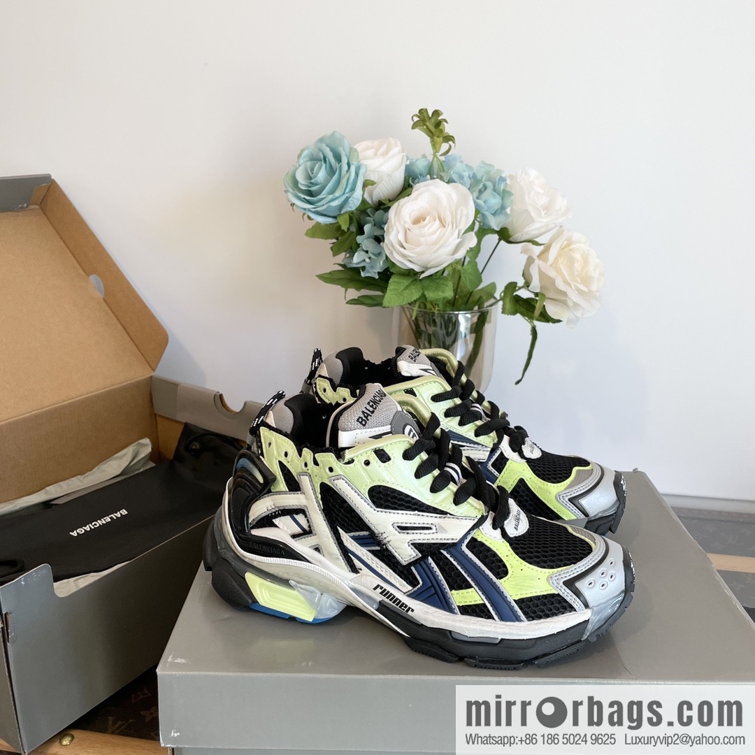 𝐁𝐚𝐥𝐞𝐧𝐜𝐢𝐚𝐠𝐚 𝐑𝐮𝐧𝐧𝐞𝐫| seven generations. Vintage do old dad sneakers