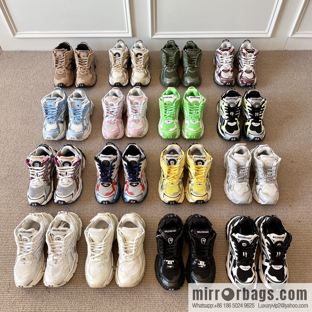 𝐁𝐚𝐥𝐞𝐧𝐜𝐢𝐚𝐠𝐚 𝐑𝐮𝐧𝐧𝐞𝐫| seven generations. Vintage do old dad sneakers